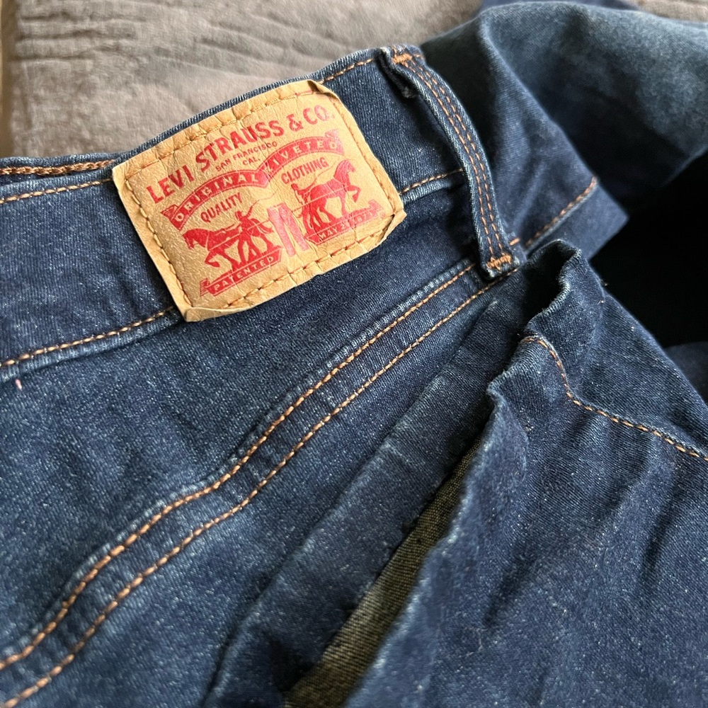 Classic Blue Stretch Denim Jeans with Slim Fit